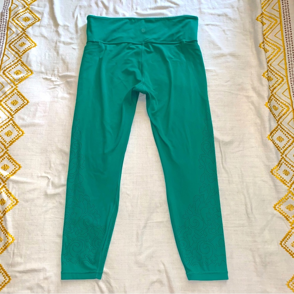GUC Athleta capri leggings- laser cut design Sz large